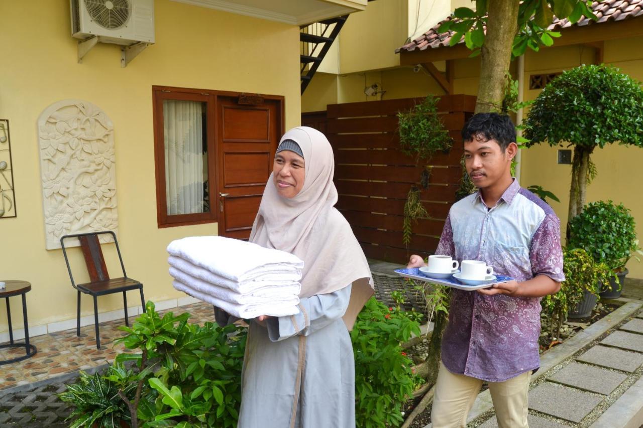 Roemah Canting Homestay Yogyakarta Exterior photo