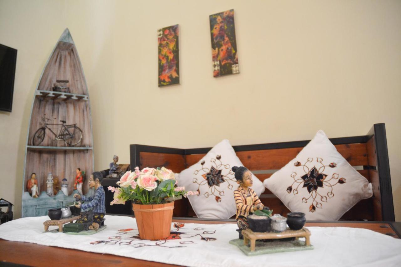 Roemah Canting Homestay Yogyakarta Exterior photo