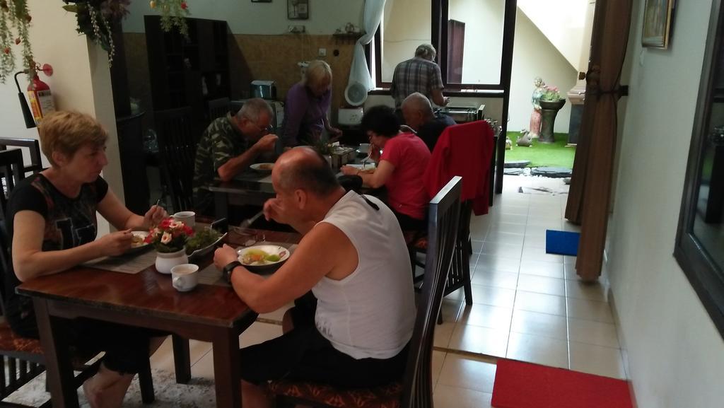 Roemah Canting Homestay Yogyakarta Exterior photo