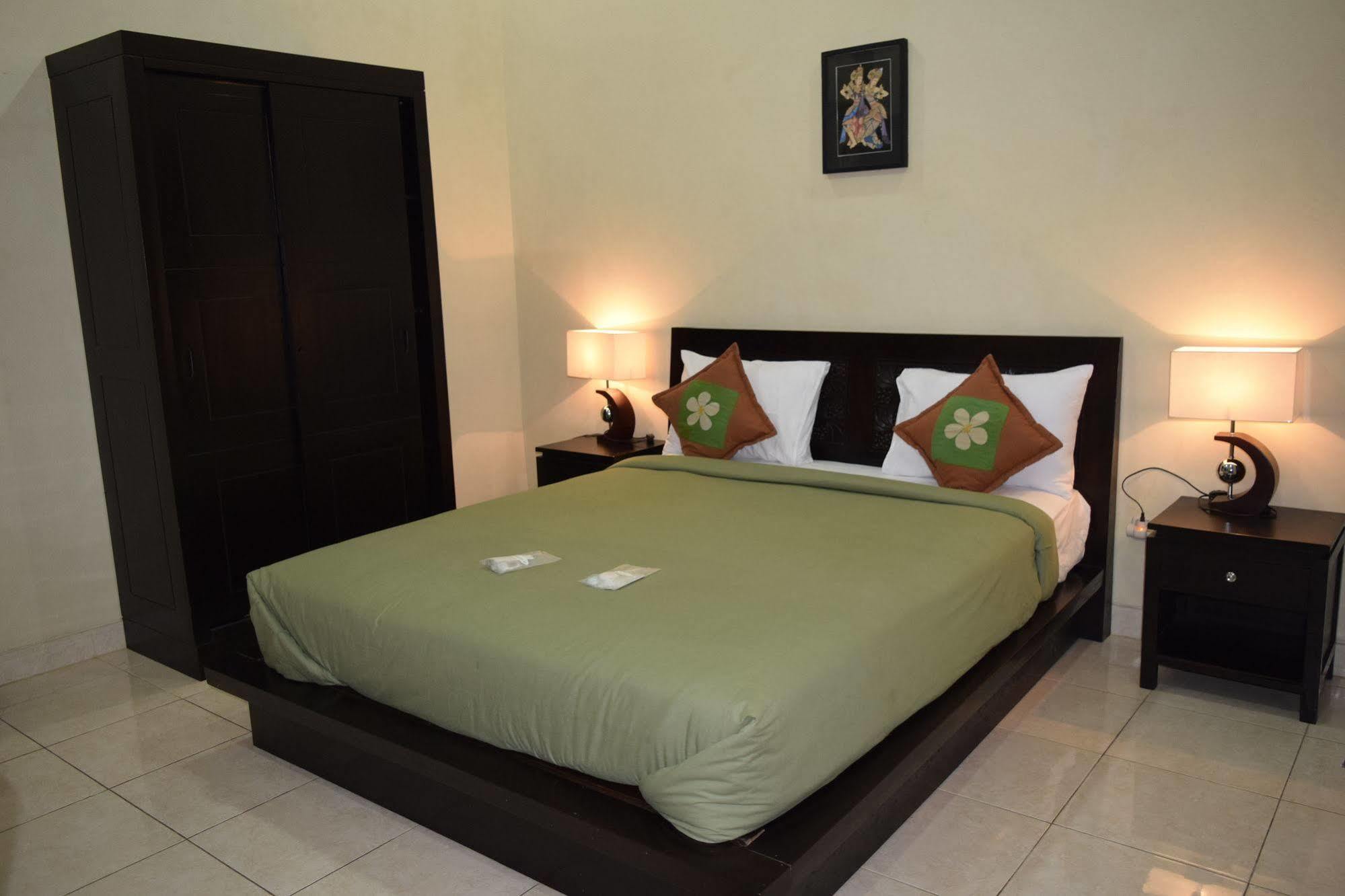 Roemah Canting Homestay Yogyakarta Exterior photo